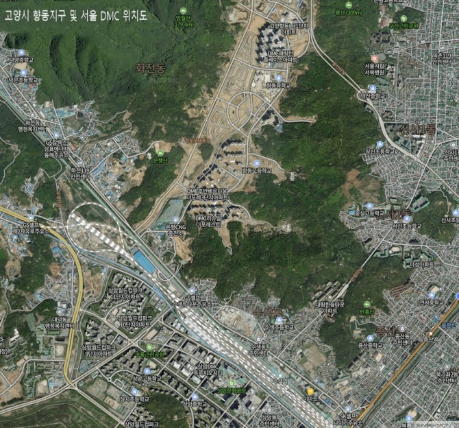 택지지구 개발 초기 향동지구(가운데) 모습. 오른쪽에 서울시 은평구 주택단지와 아래쪽에 서울시 마포구 DMC 모습이 보인다. 왼쪽이 고양시 화전동으로 창릉신도시가 들어서는 지역이다. 자료=최환금 전문기자