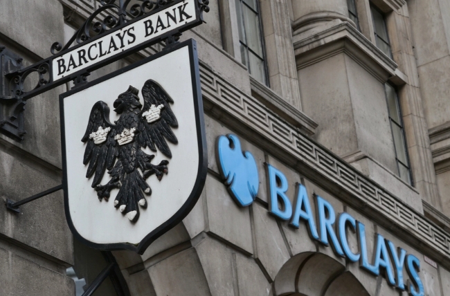 영국 최대은행 바클레이즈가 바이낸스에 대한 고객들의 암호화폐 거래를 차단하면서 영국과의 악연이 쌓여가고 있다.
