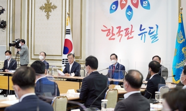 문재인 대통령이 2020년 10월 13일 청와대 영빈관에서 열린 '제2차 한국판 뉴딜 전략회의'에서 발언하는 모습. 사진=뉴시스