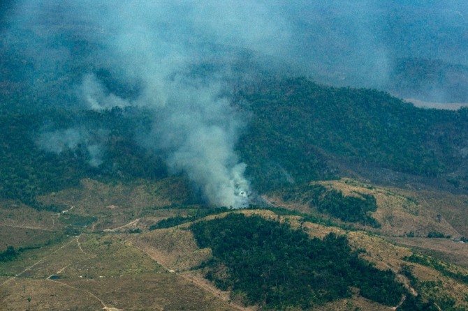 브라질 파라주 알타미라의 열대우림에서  산불로 연기가 치솟고 있는 모습. 사진=뉴시스