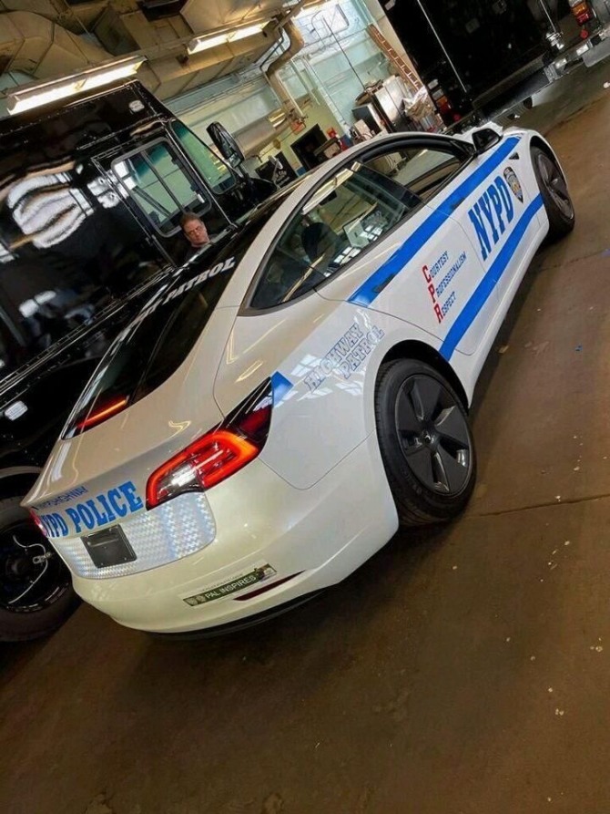미국 뉴욕경찰국(NYPD)이 고속도로 순찰용으로 구입한 테슬라 모델3. 사진=NYPD