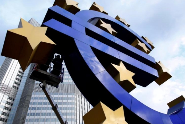 독일 프랑크푸르트의 ECB본부앞에 설치된 유로화 로고. 사진=로이터