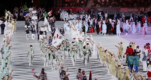 23일 일본 도쿄 국립경기장에서 열린 2020 도쿄 올림픽 개막식에서 대한민국 선수들이 입장하고 있다. 사진=뉴시스 공동취재사진 