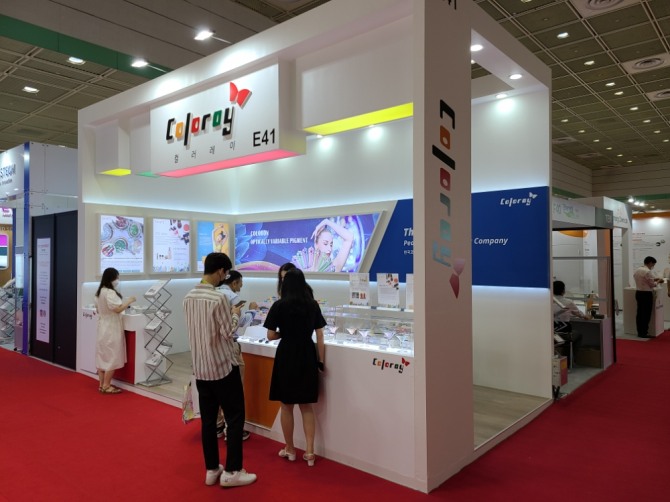 중국의 화장품용 펄 전문 생산기업 컬러레이홀딩스가 참가한 화장품 원료 전시회인 '2021 인코스메틱스 코리아'를 성황리에 마무리했다고 20일 밝혔다. 사진=컬러레이홀딩스