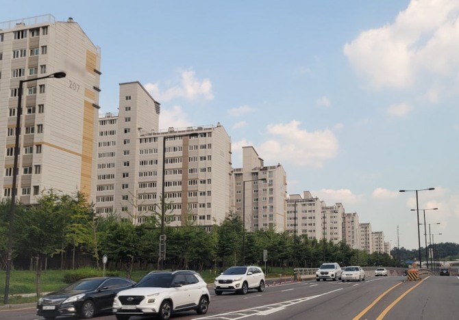 전셋값이 치솟으면서 이를 견디지 못해 서울에서 경기도 등 외곽으로 이주하는 '전세난민'이 늘고 있다. 사진은 기사 특정사실과 무관함. 사진=최환금 전문기자