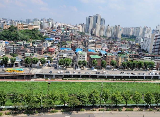 하반기 서울 첫 대규모 정비사업으로 주목을 받고 있는 서울 북가좌6구역 원경. 사진=최환금 전문기자