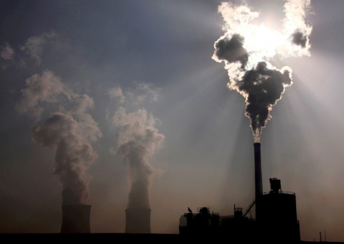 중국 내몽골 자치구 바우터우의 석탄화력발전소. 사진=로이터