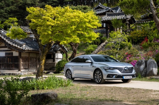 국내 완성 車 업체들의 8월이 뜨겁다. 사진은 르노삼성 SM6. 사진=르노삼성자동차