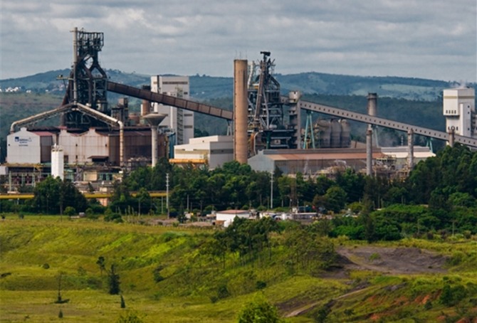 브라질 철강업체 게르다우는 2분기 사상 최대 규모의 순이익을 달성했다.