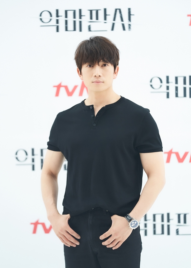 배유 지성이 계약 만료로 11년간 몸담았던 나무엑터스를 떠나 새둥지를 찾는다. 사진=tvN 