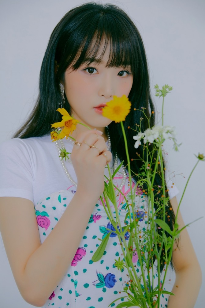 프로젝트 그룹 아이즈원 출신 최예나가 올 하반기 솔로 가수로 데뷔한다. 사진=위에화엔터테인먼트