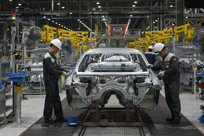 2021년 첫 7개월 동안 베트남 국내 자동차 기업은 18만5,300대의 차량을 제조 및 조립했다.