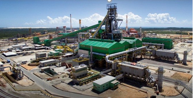 뻬쎙산업단지에 위치한 브라질 CSP제철소 전경. 이곳에는 뻬쎙지역 주민 2만여명의 인력이 생산 활동에 직간접으로 참여하고 있다. 사진=동국제강 제공