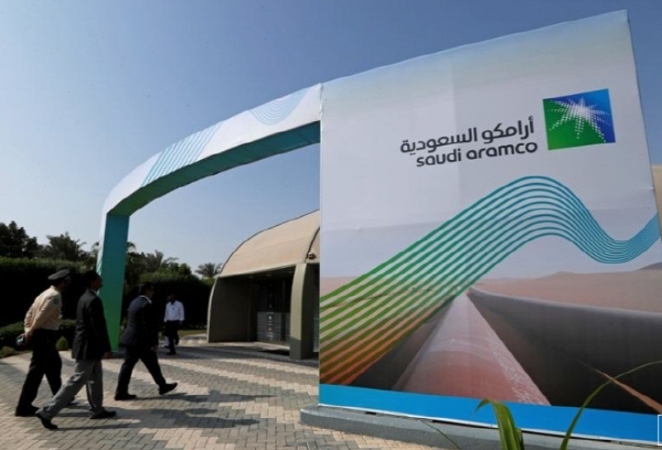 사우디아라비아 다흐란 플라자 컨퍼런스센터 외부에 붙어있는 아람코 로고 사진=로이터
