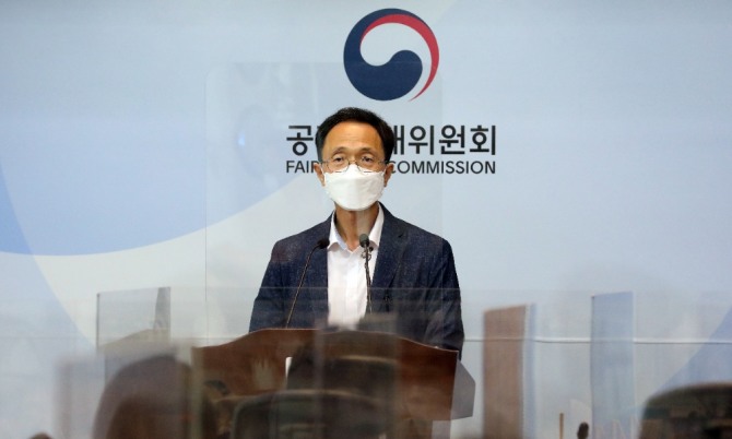 조홍선 공정거래위원회 유통정책관은 19일 쿠팡의 공정거래법 , 대규모유통업법 위반행위에 대해 시정명령과 함께 과징금을 부과하기로 결정했다고 밝혔다. 사진=뉴시스