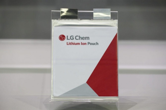 LG에너지솔루션의 파우치형 리튬이온 배터리셀. 사진=LG에너지솔루션