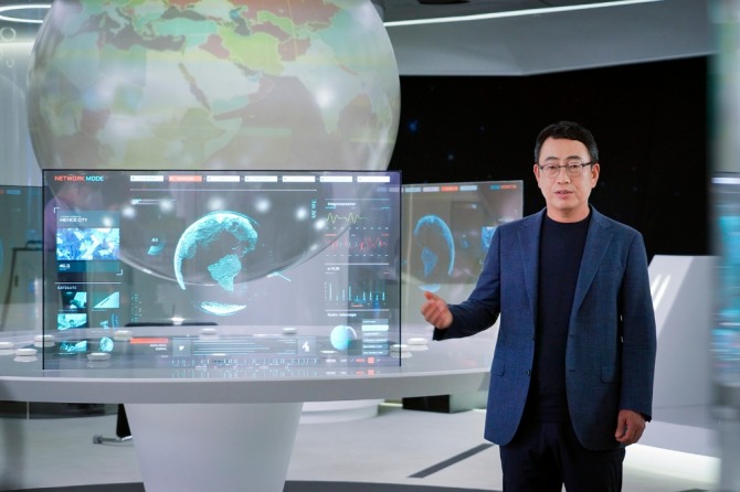 25일 SK텔레콤이 기자간담회를 열고 5000만 전 국민을 대상으로 한 구독시장에 본격적으로 뛰어들겠다며 구독 브랜드 'T우주'와 사업 계획을 발표했다. 사진은 사업 계획을 설명하는 유영상 SKT MNO 사업대표 모습. 사진=SK텔레콤