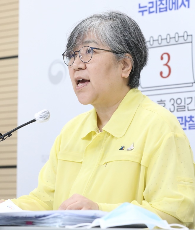 정은경 중앙방역대책본부장(질병관리청장)이 26일 오후 충북 청주 질병관리청에서 코로나19 예방접종 현황 등을 발표하고 있다.  사진=뉴시스