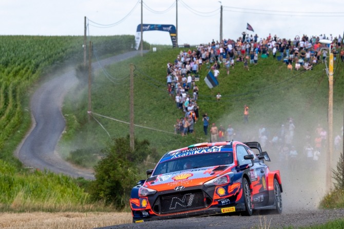 현대자동차 ‘i20 Coupe WRC’ 랠리카가 지난 13일 벨기에 랠리에서 열린 '2021 월드랠리챔피언십'에서 우승을 차지하는 기염을 토했다.  사진=현대차