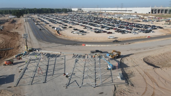 테슬라 기가팩토리5 신축공사 현장의 최근 모습. 사진=조 테그트마이어