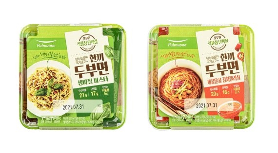 풀무원의 '한끼두부면'은 가볍게 조리해 즐길 수 있는 가정간편식이다. 사진=풀무원