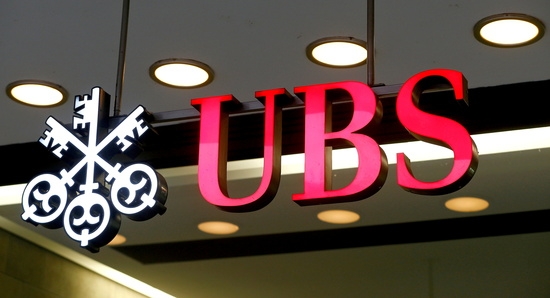 스위스 취리히 지점에 있는 스위스 은행 UBS 로고. 사진=로이터