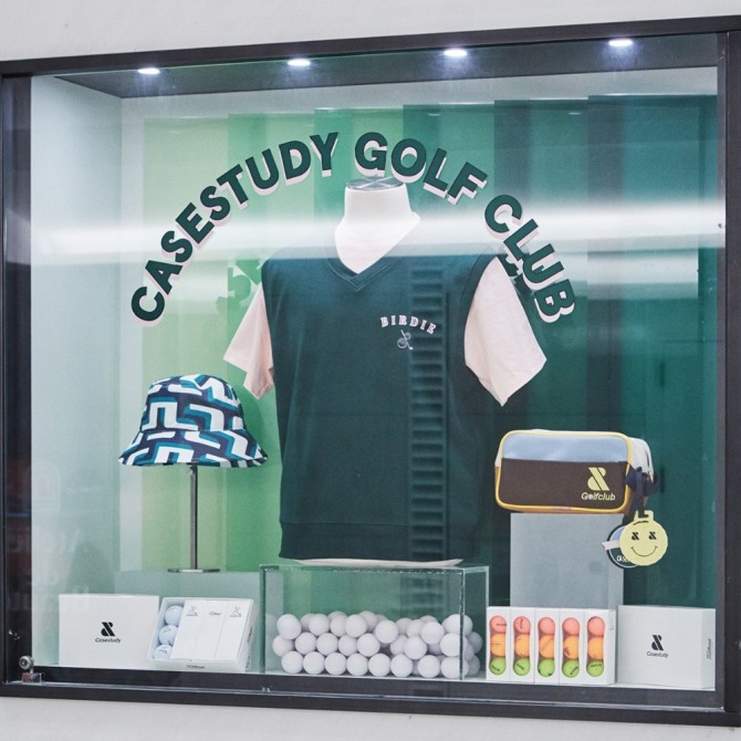 신세계백화점 강남점의 골프용품 편집숍 '케이스스터디'에 '케이스스터디 골프 클럽' 상품이 진열돼 있다. 사진=신세계백화점