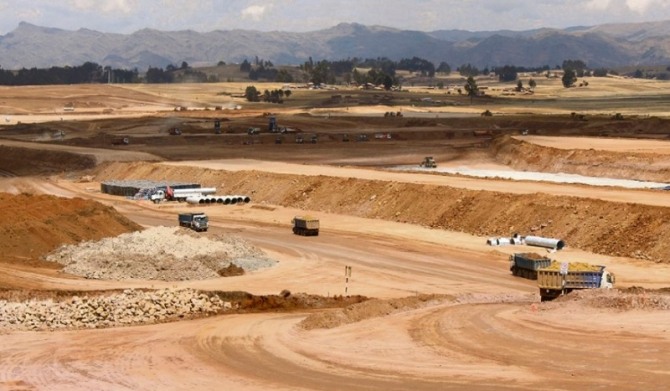 현대건설이 부지정지와 여객터미널 건설 사업권을 따낸 페루 친체로 신국제공항 부지의 작업 현장 모습. 사진=라 레푸블리카 홈페이지