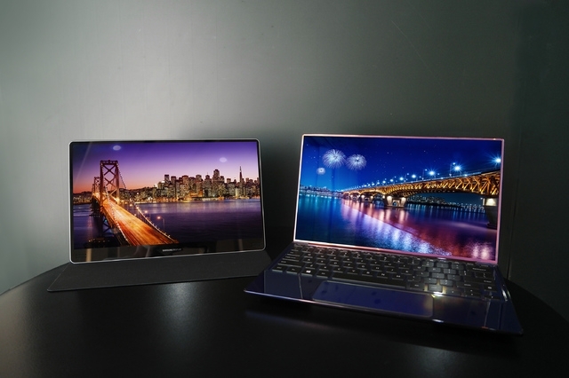 삼성디스플레이가 생산 중인 13.3형 노트북용 OLED 제품. 사진=삼성디스플레이