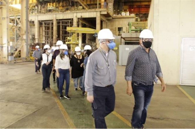 브라질 빠라주의회 발레 조사단이 CSP 제철소를 둘러보고 있다.