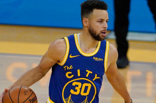 NBA 스타 스테판 커리(Stephen Curry)가 1,550만 트위터 팔로워에게 암호화폐에 대한 조언을 요청하면서 ‘강추-비추’ 논쟁이 뜨겁다.