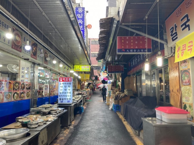 7일 오후 4시 먹자골목 거리 사진. 사진=류으뜸 기자