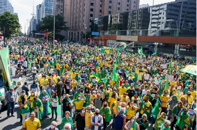보우소나루 브라질 대통령 지지자들이 지난 7일 상파울루와 리오데자네이로에서 대규모 시위를 벌이고 있다.