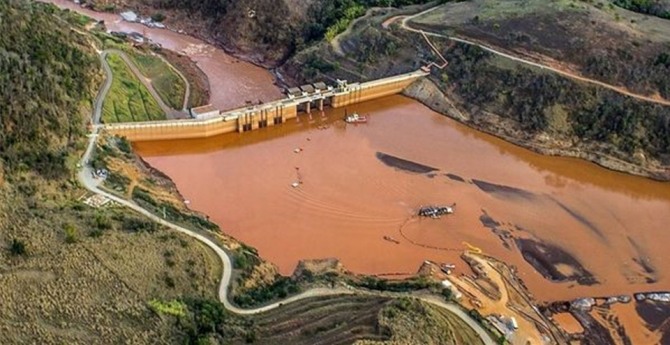 브라질 광산업체 발레 소유의 수력발전소가 저장댐 붕괴사고로 인해 전력생산이 마비됐다.