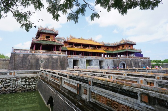 후에 성은 베트남 마지막 응우웬 왕조가 머물던 고성이다.