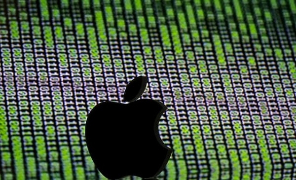 애플은 13일(현지시간) 수정프로그램의 경신을 확인하도록 자사기기 사용자들에게 촉구했다. 사진=로이터