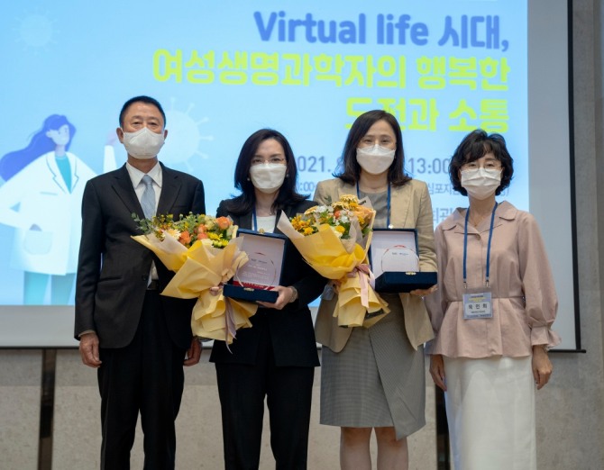 김병묵 한국콜마홀딩스 대표이사(왼쪽부터), 정은지 연세대 교수, 심상희 서울대 교수, 묵인희 여성생명과학포럼 회장. 사진=한국콜마홀딩스