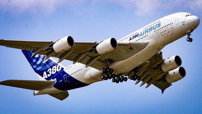 후방 구조물에서 미세 균열이 발견된 에어버스 A380.