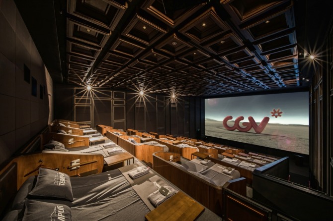 CGV의 세계 최초 등받이 침대 영화관 ‘템퍼 시네마’. 사진=CGV
