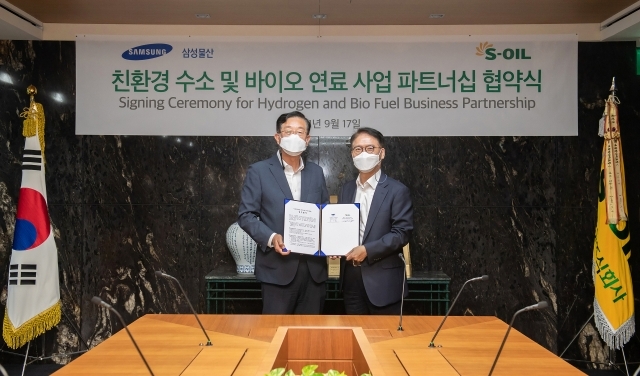 삼성물산 상사부문과 S-Oil은 17일 서울 마포구 S-Oil 사옥에서 '친환경 수소 및 바이오 연료 사업 파트너십 협약'을 체결했다. 사진=삼성물산 