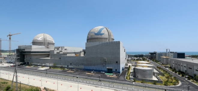 아랍에미리트(UAE) 수출 원전과 같은 노형인 울산 울주군 신고리 원전 3호기(오른쪽)와 4호기 모습. 사진=한국수력원자력(한수원) 