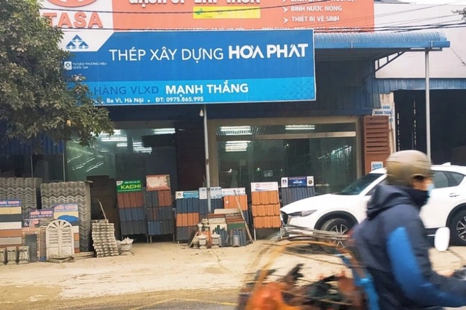 건설용 철강 Hoa Phat을 판매하는 상점. 