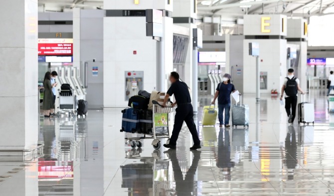 이달 17일 인천공항 출국장이 한산하다. 사진=뉴시스