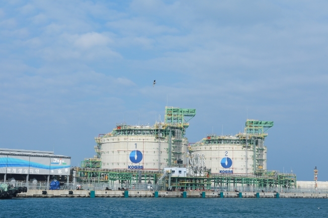 제주 제주시 애월항에 있는 한국가스공사 제주기지의 LNG 저장탱크 모습. 사진=한국가스공사