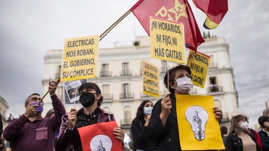 전기료 인상에 항의하는 스페인 시민들.