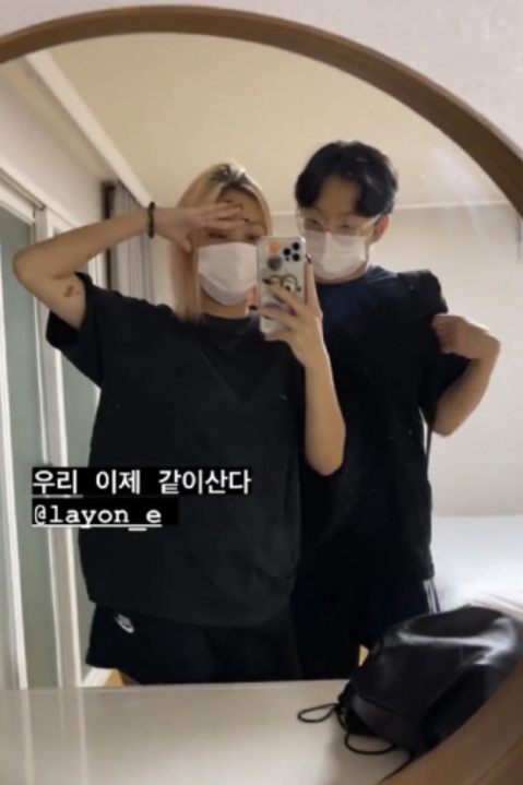 래퍼 이영지가 동료 래원과 바디프로필 사진 촬영 관계로 함께 합숙하고 있다고 27일 밝혔다. 사진=이영지 SNS