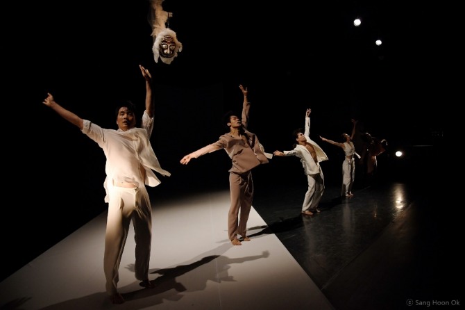 김주빈 안무의 '새다림'