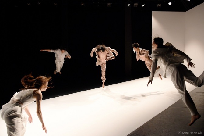 김주빈 안무의 '새다림'