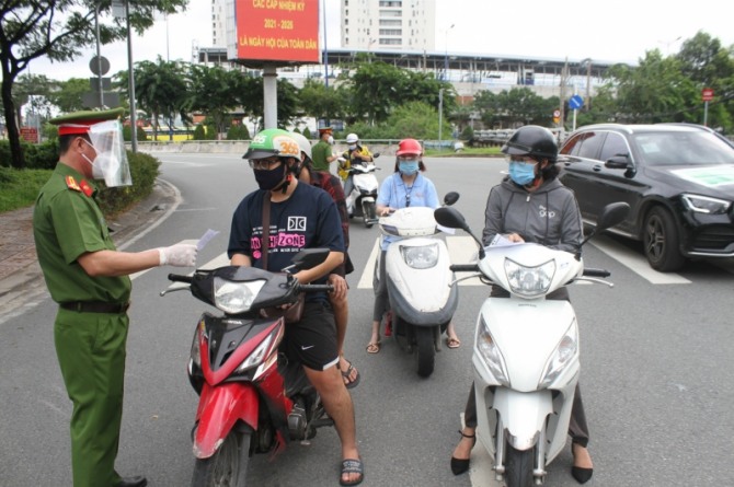 호찌민 시 교통운송국은 인민위원회에 일상복귀에 따른 새로운 지침에 관련한 제안서(초안)를 제출하고 백신접종 여부 등 조건이 충족되는 경우 인근 지역간 통행을 허용키로 했다. 