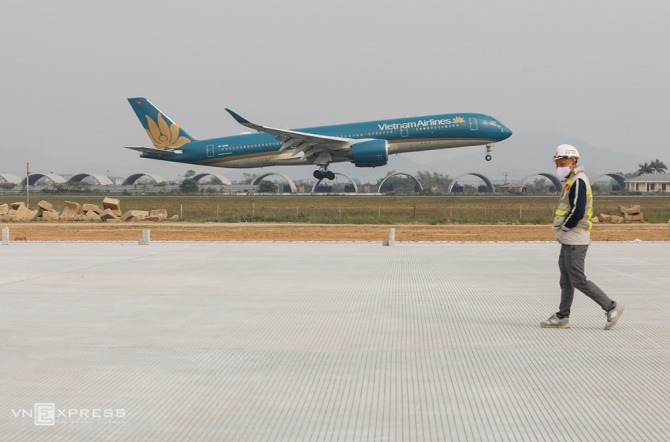 베트남 항공사들이 국내선 재개를 위한 의견수렴작업에 들어갔다.